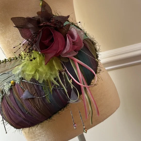 Exquisite Handcrafted Mary Frances Crossbody Bag - EUC - Picture 7 of 15